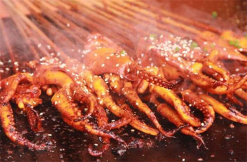 中国十大街头美食 铁板鱿鱼上榜(中国有什么著名的街头小吃吗)
